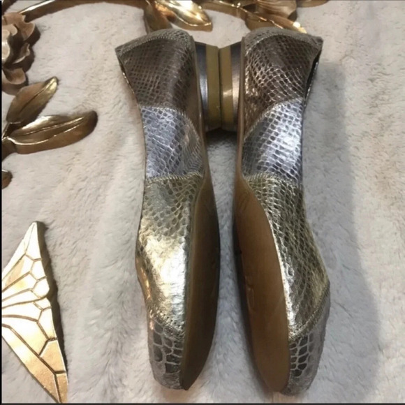 BCBG Paris Metallic Round Toe Flats Size 6.5 - Picture 8 of 8